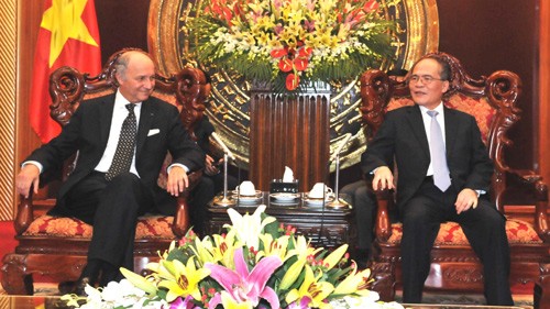 Nguyen Sinh Hung reçoit le ministre français des Affaires étrangères - ảnh 1